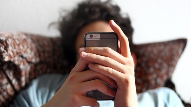 Laut dem "Digitalbarometer" gehen viele junge Menschen im Internet zu achtlos mit ihren Daten um. Laut dem "Digitalbarometer" gehen viele junge Menschen im Internet zu achtlos mit ihren Daten um.