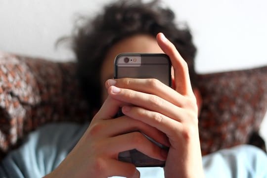Laut dem "Digitalbarometer" gehen viele junge Menschen im Internet zu achtlos mit ihren Daten um.