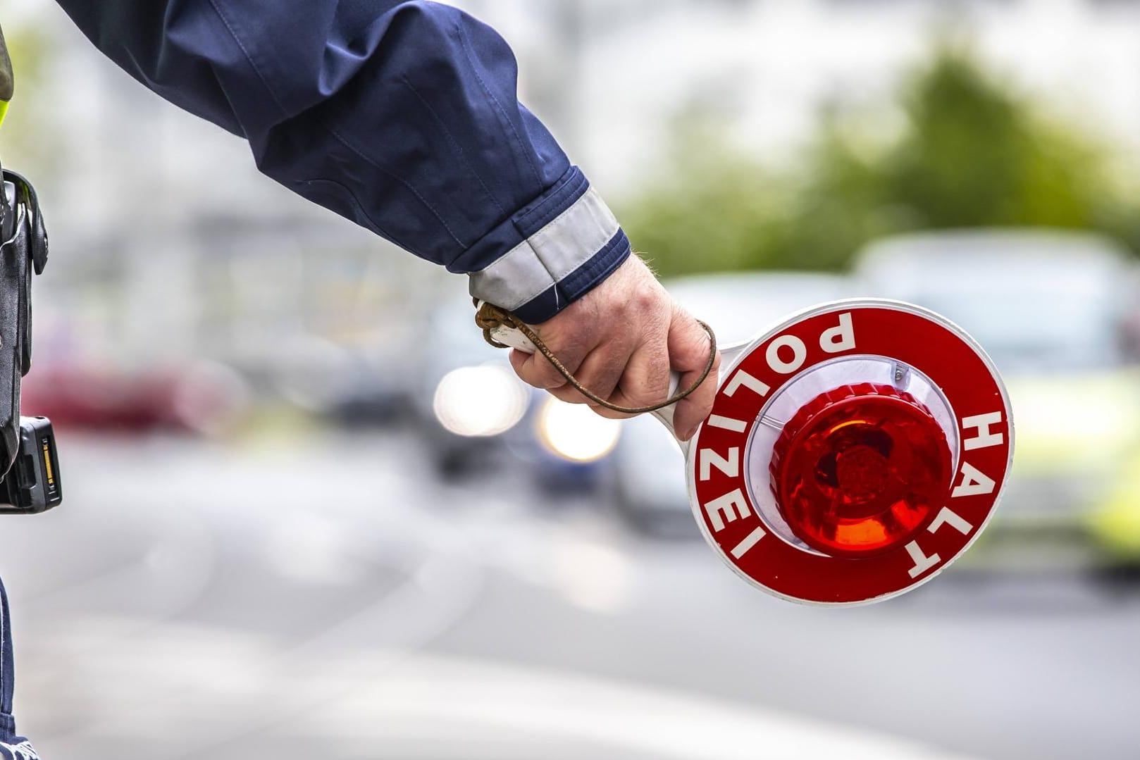 Polizeikontrolle: In Duisburg haben sich zwei Männer ein illegales Autorennen geliefert. (Symbolbild)