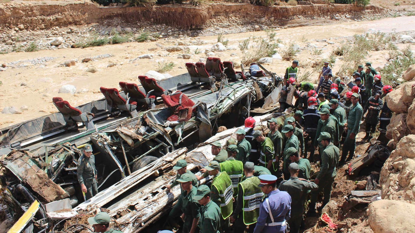 Der verunglückte Bus in Marokko: Der Fahrer war zunächst verschwunden und dann im Krankenhaus aufgetaucht.