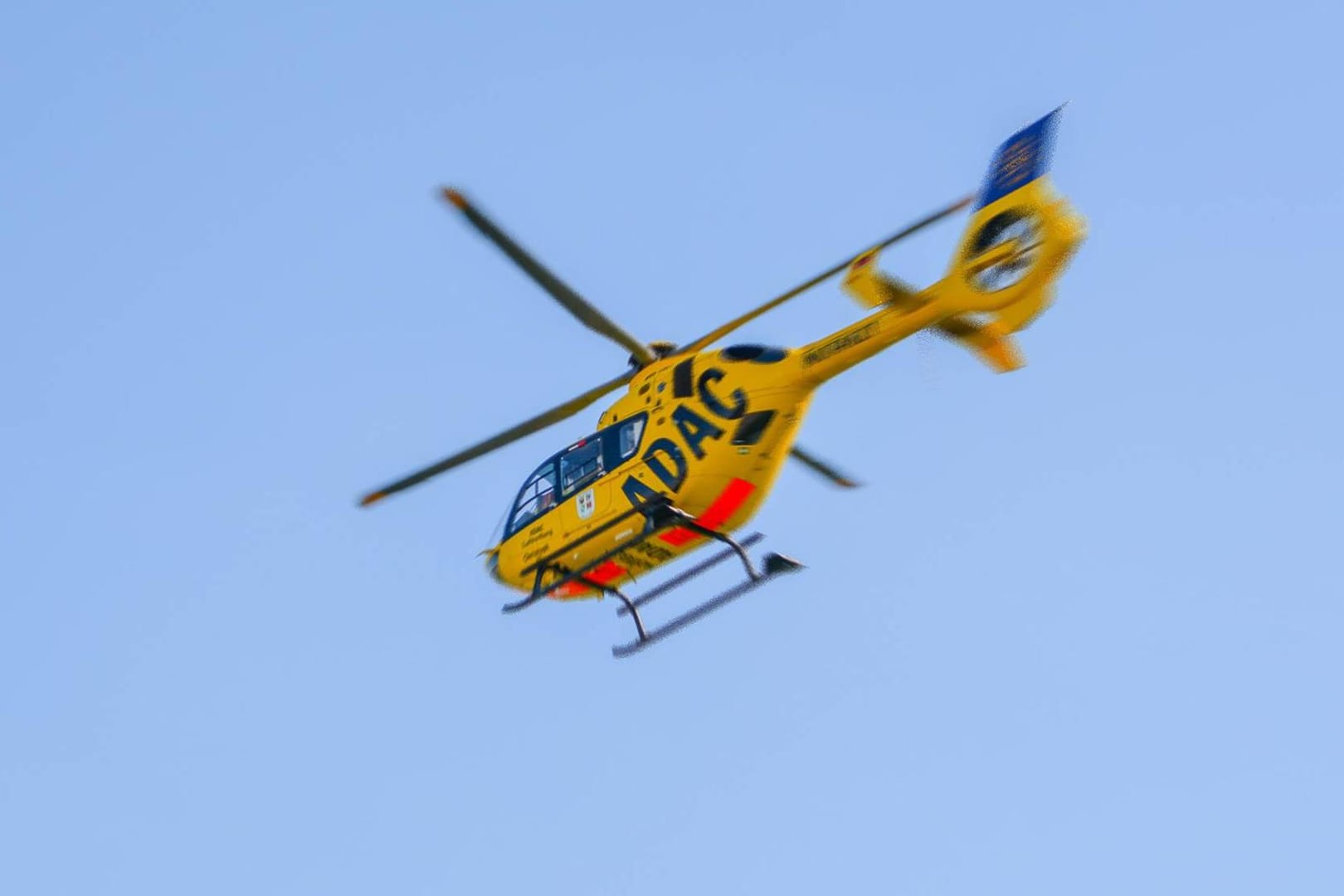 Ein Rettungshubschrauber im Einsatz: Der Junge verstarb trotz Luftrettung im Krankenhaus.