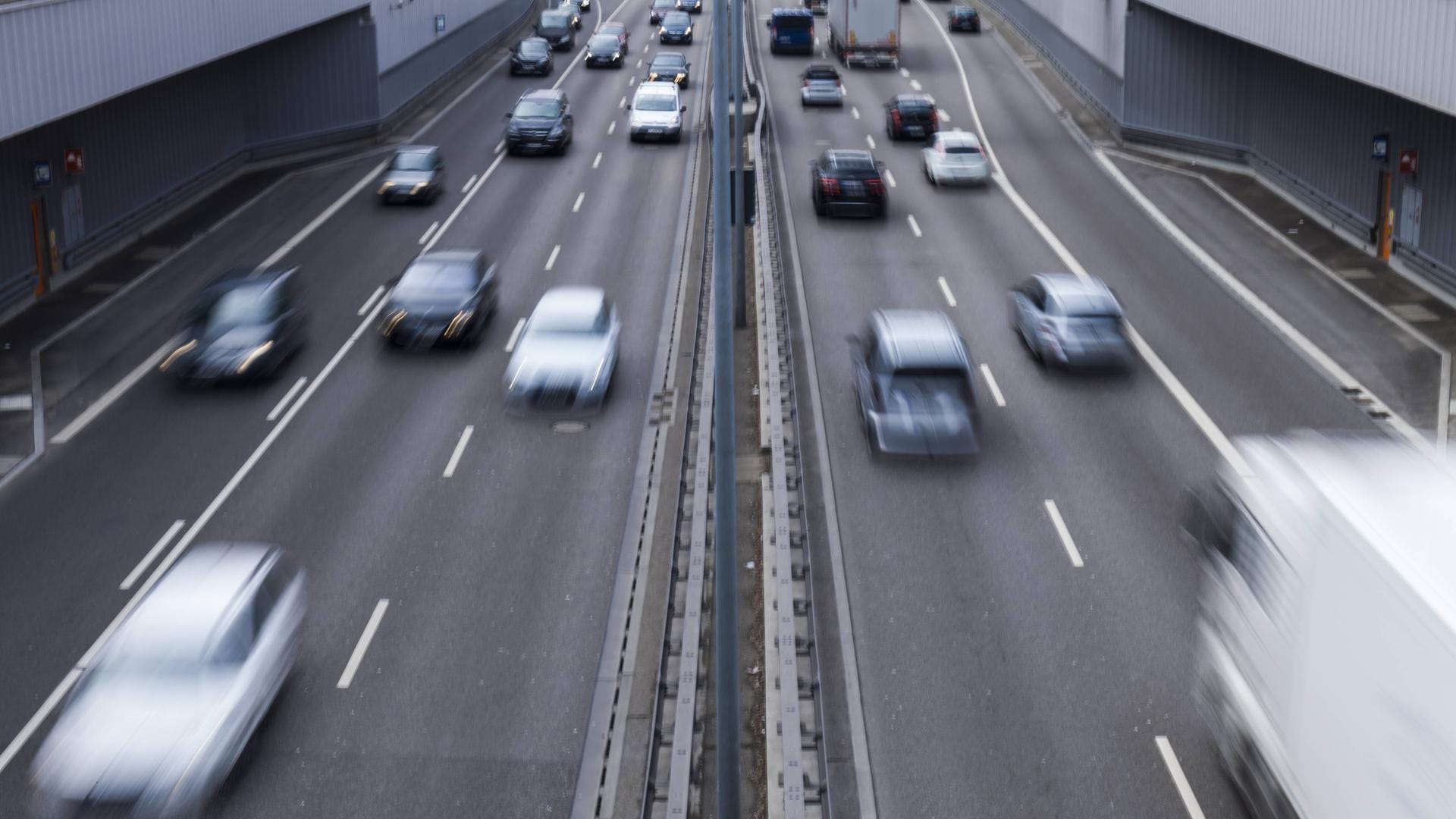 Eine Schnellstraße: Wenn sich hier nicht alle an die Regeln halten kann es gefährlich werden.