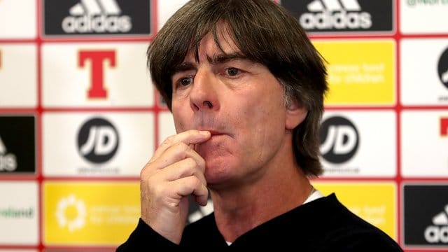 Joachim Löw stellte sich nach dem Spiel in Nordirland den Fragen. Joachim Löw stellte sich nach dem Spiel in Nordirland den Fragen.