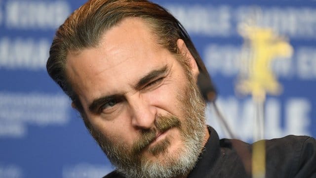 Joaquin Phoenix gutgelaunt auf der Berlinale.