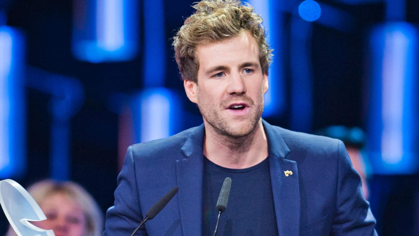 Luke Mockridge: Mehr als drei Wochen nach seinem Skandalauftritt im "ZDF-Fernsehgarten" äußert sich der Comedian erstmals.