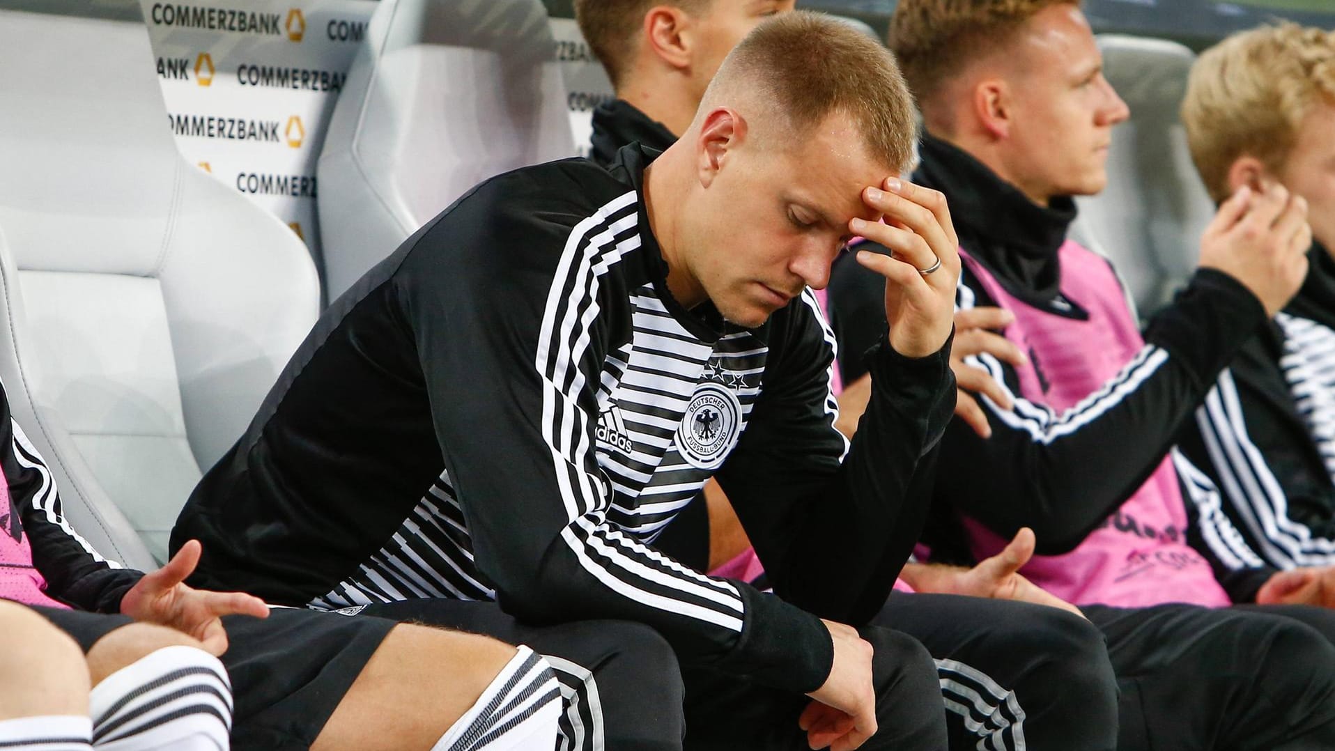Marc-André ter Stegen: Der Nationaltorwart muss aktuell weiter zuschauen beim DFB-Team. Marc-André ter Stegen: Der Nationaltorwart muss aktuell weiter zuschauen beim DFB-Team.