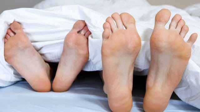 Von wegen wenig Bindung, viele Chancen: Laut Studie haben Singles am wenigsten Sex. Von wegen wenig Bindung, viele Chancen: Laut Studie haben Singles am wenigsten Sex.