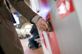 Azubis können Fahrtkosten von der Steuer absetzen - auch für Bahntickets.