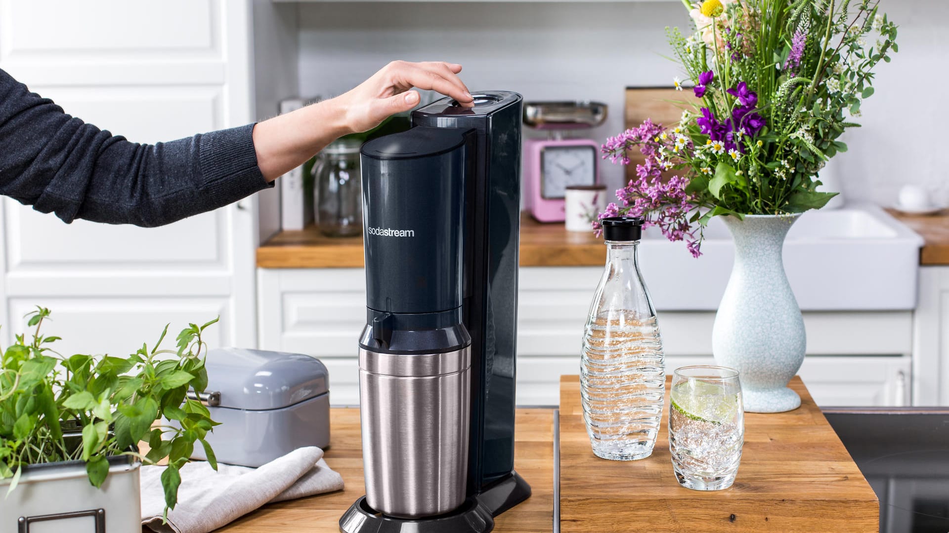 Ein Wassersprudler von SodaStream: Das Premium-Modell mit Glaskaraffe ist heute im Angebot.