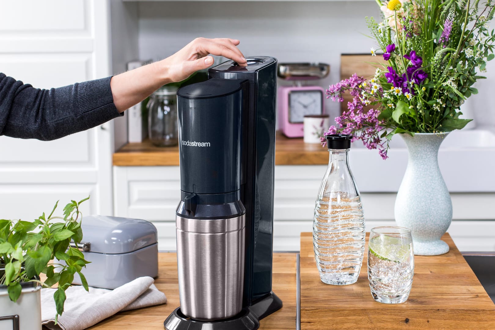 Ein Wassersprudler von SodaStream: Das Premium-Modell mit Glaskaraffe ist heute im Angebot.