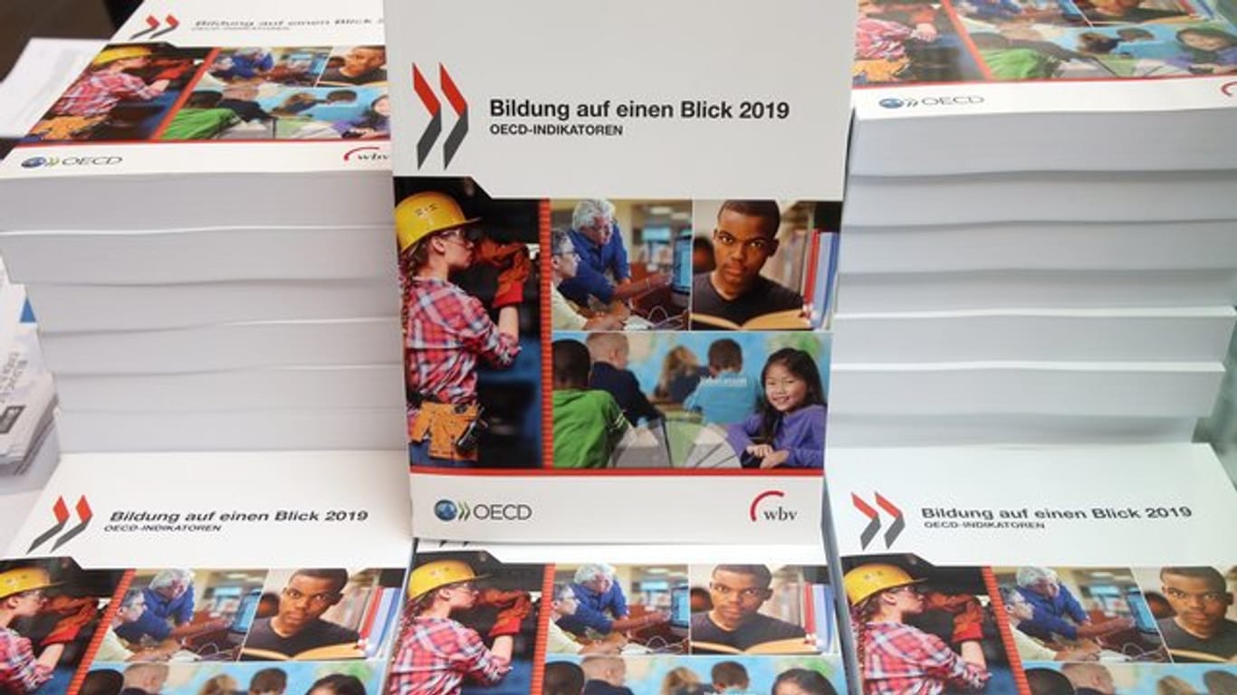 In dem Bericht werden die Bildungssysteme und Bildungsausgaben der 36 OECD-Länder und zehn weiterer Länder miteinander verglichen.