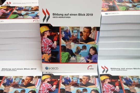 In dem Bericht werden die Bildungssysteme und Bildungsausgaben der 36 OECD-Länder und zehn weiterer Länder miteinander verglichen.