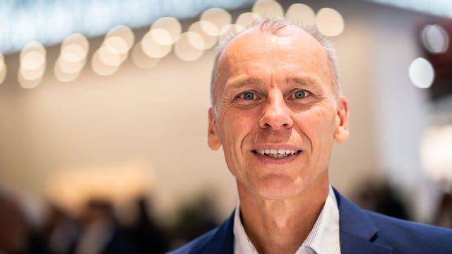 Branchenexperte: Stefan Bratzel vom Center of Automotive Management in Bergisch Gladbach auf der Internationalen Automobil-Ausstellung IAA 2019. Branchenexperte: Stefan Bratzel vom Center of Automotive Management in Bergisch Gladbach auf der Internationalen Automobil-Ausstellung IAA 2019.