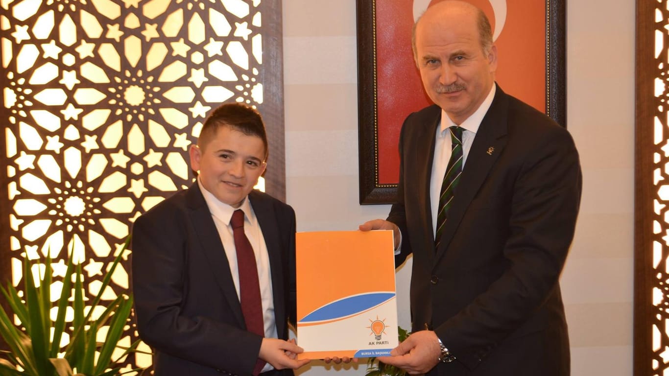2015 Kandidat der AKP: mit dem damaligen regionalen Parteivorsitzenden Cemalettin Torun.