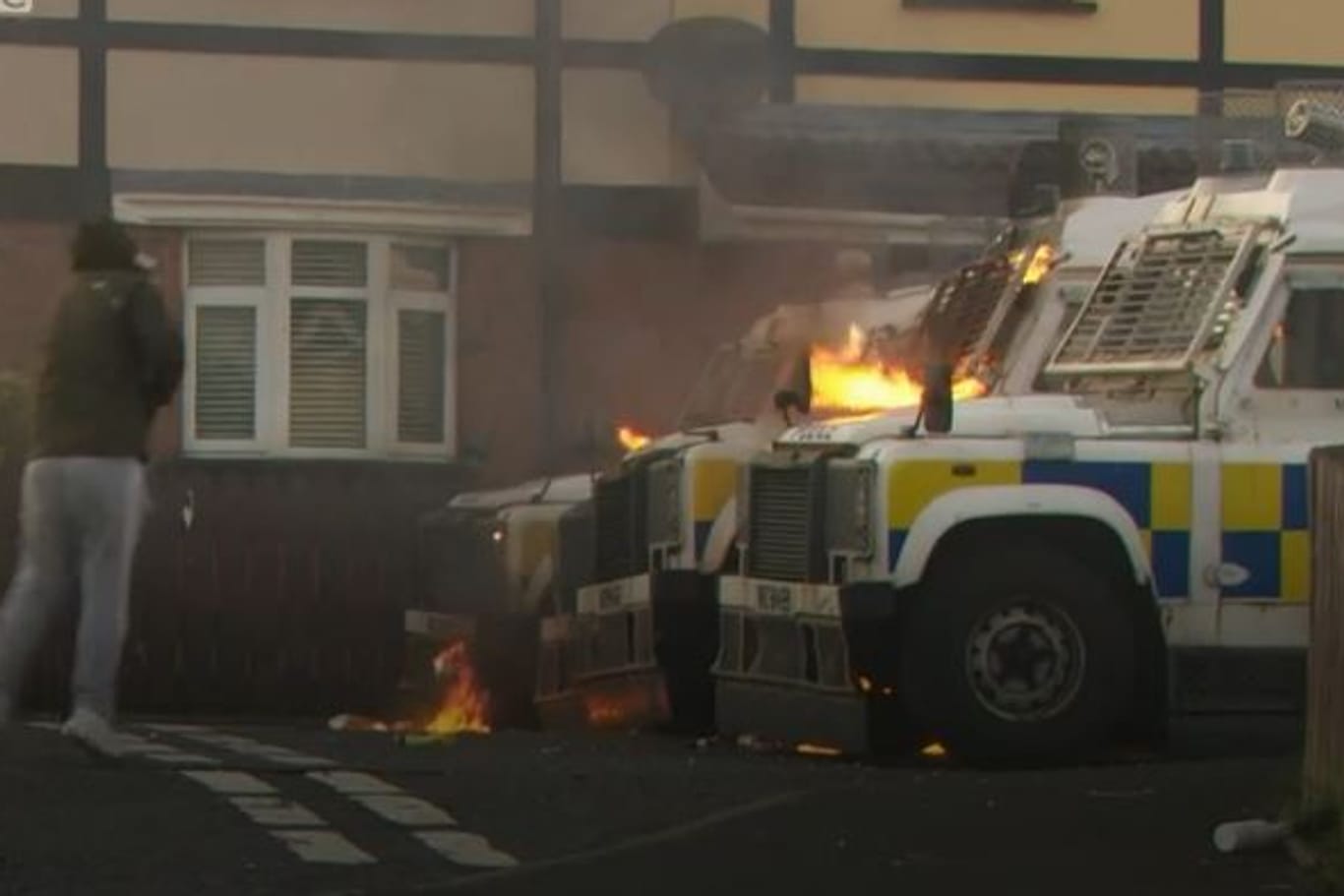 Molotow-Cocktails auf die Polizei: Im nordirischen Londonderry ist es erneut zu heftigen Ausschreitungen gekommen.