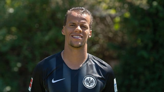 Hat seinen Vertrag bei Eintracht Frankfurt bis 2022 verlängert: Timothy Chandler. Hat seinen Vertrag bei Eintracht Frankfurt bis 2022 verlängert: Timothy Chandler.