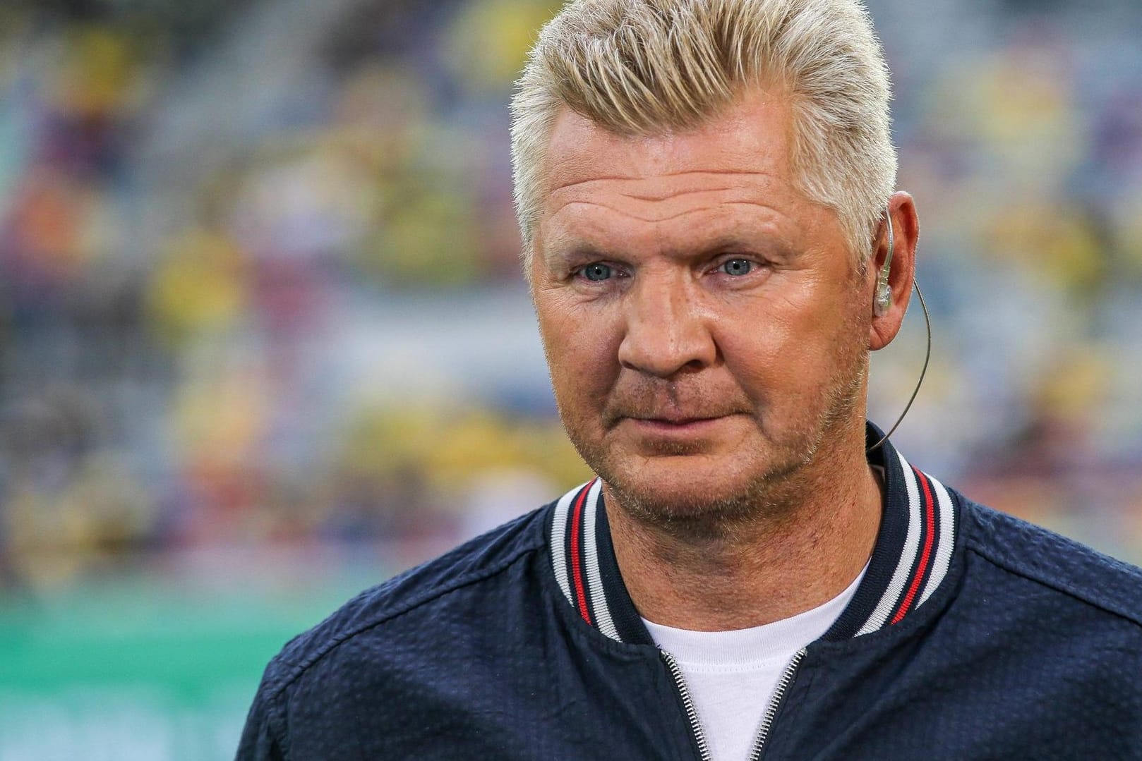 t-online.de-Kolumnist Stefan Effenberg, hier als Sport-1-Experte beim Pokalspiel zwischen Uerdingen und Borussia Dortmund.