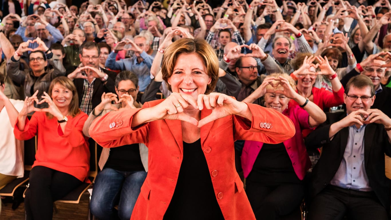 Das Bild: "Liebe ManuelaSchwesig – Nieder-Olm schickt Dir ganz viel Liebe und die besten Genesungswünsche", schrieb dazu der SPD-Parteivorstand.