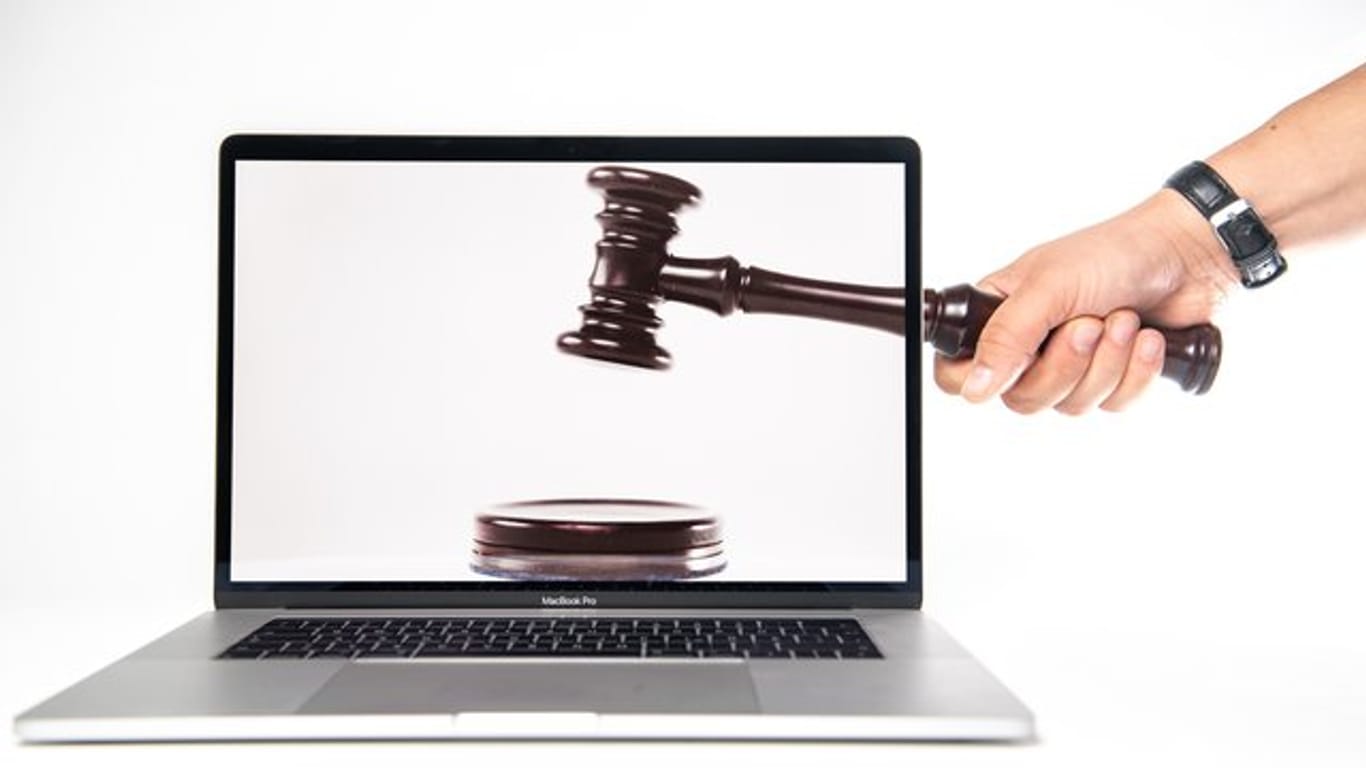 Unternehmen bieten online Hilfe bei einfachen Rechtsproblemen an.