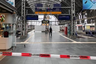 Ende Juli: Gesperrte Bahnsteige im Frankfurter Hauptbahnhof, nachdem ein Achtjähriger vor einen einfahrenden Zug gestoßen worden war.
