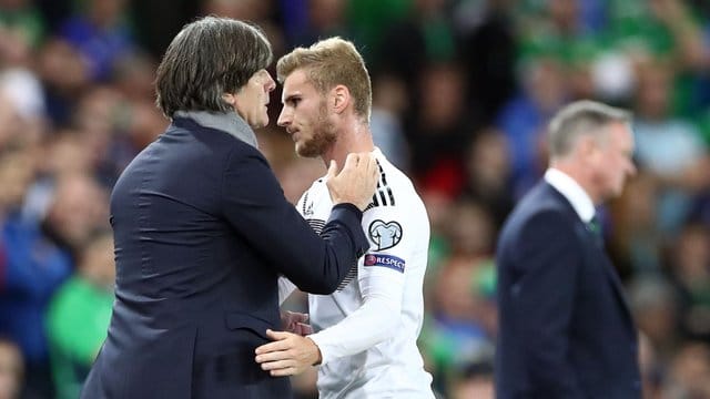 Bundestrainer Joachim Löw gab Timo Werner Tipps.