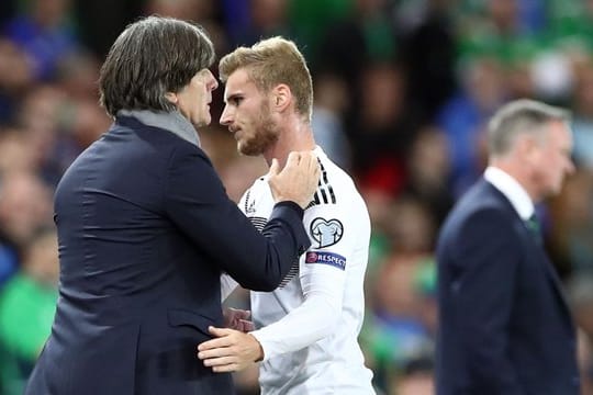 Bundestrainer Joachim Löw gab Timo Werner Tipps.
