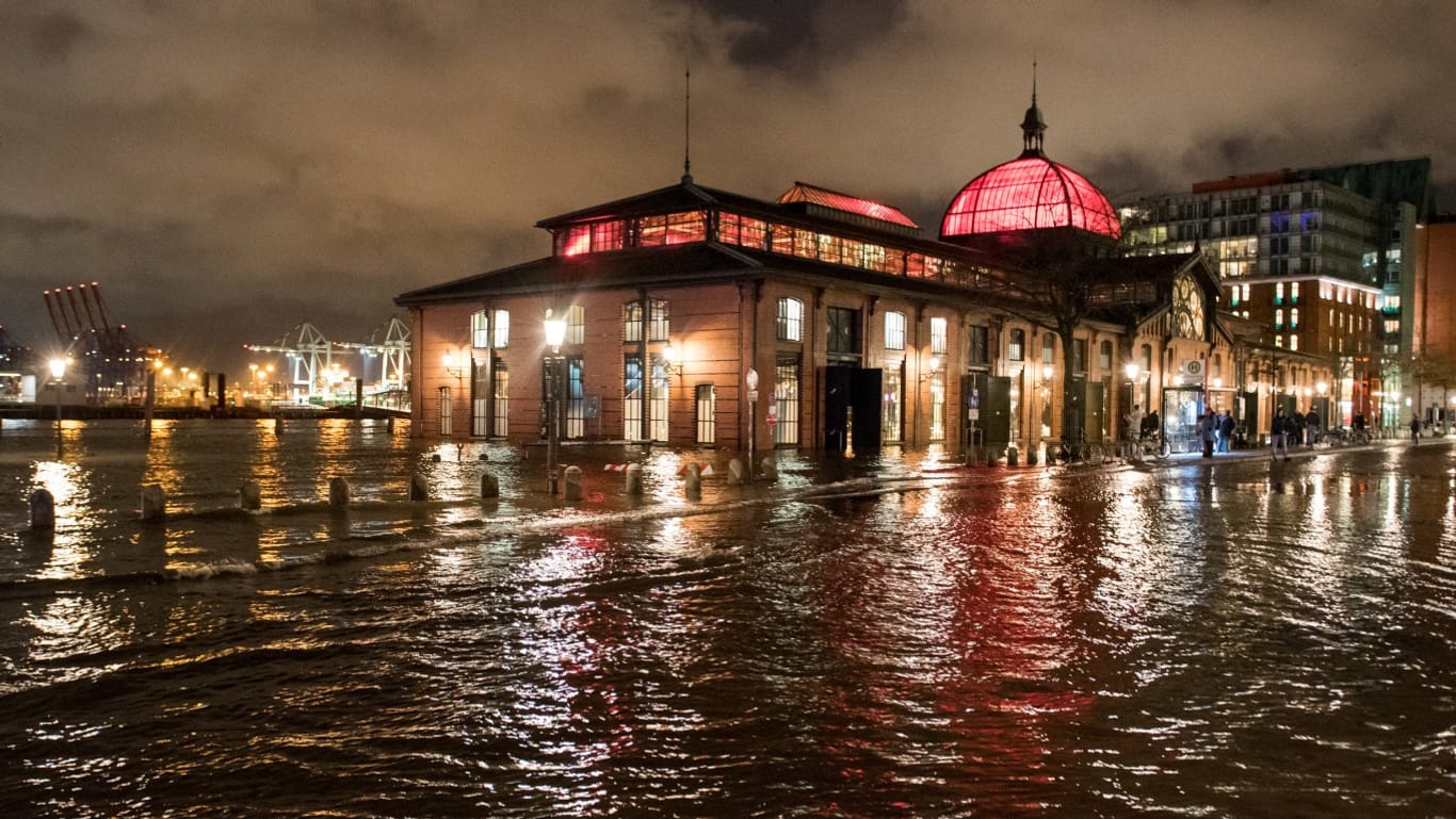 Der Hamburger Fischmarkt steht Anfang des Jahres unter Wasser: Um vor Sturmfluten zu warnen, werden am Donnerstag Sirenen getestet.