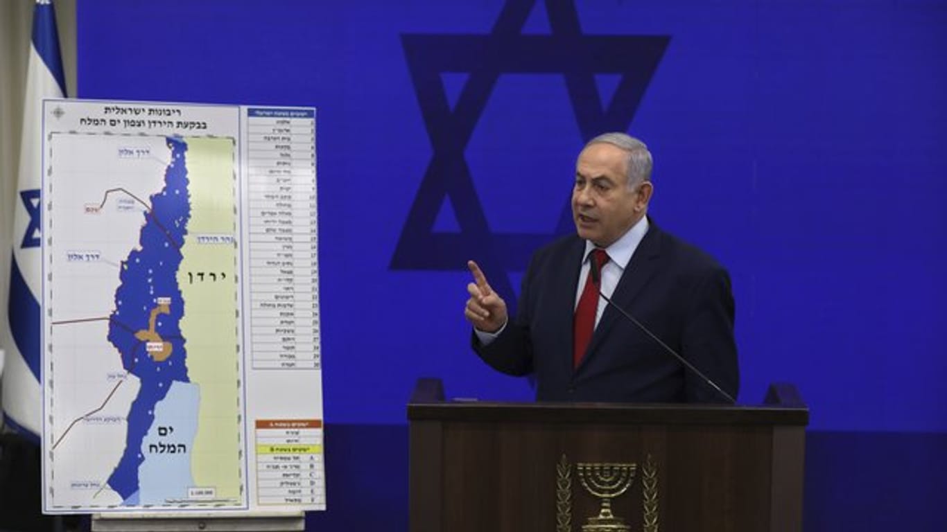 Ministerpräsident Benjamin Netanjahu am Dienstag bei einer Pressekonferenz zu seinen Plänen nach einer Wiederwahl.