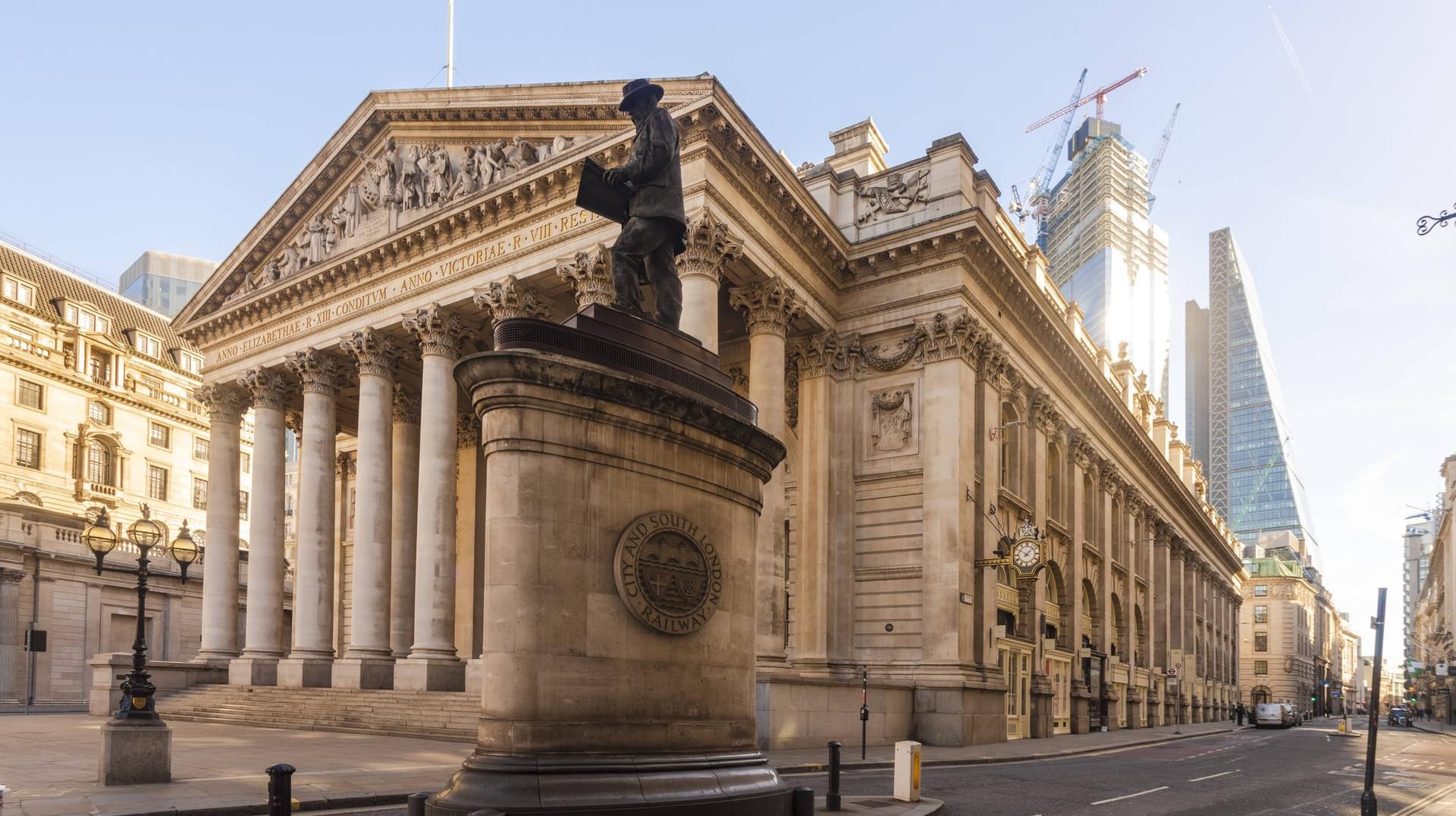 Gebäude der Alten Börse in London: Die Hongkonger Börse hat Interesse an dem Handelsplatz bekundet. Gebäude der Alten Börse in London: Die Hongkonger Börse hat Interesse an dem Handelsplatz bekundet.
