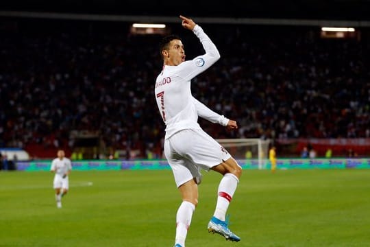 Portugals Star Cristiano Ronaldo erzielte vier Treffer gegen die Serben.