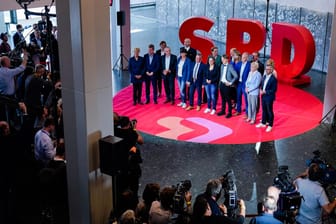 Die Kandidaten für den SPD-Vorsitz präsentieren sich in Saarbrücken den Medien: Noch sind viele SPD-Anhänger unentschlossen, wen sie an der Parteispitze sehen wollen.