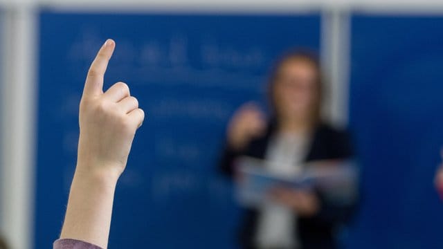 Im Jahr 2017 nahmen 6 von 10 Menschen eines Altersjahrgangs ein Hochschulstudium oder ein hochqualifizierendes berufsorientiertes Bildungsprogramm auf.