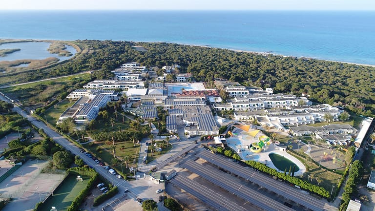 Photovoltaikanlage im Robinson Club Apulia: Sie ist eine der größten eines Hotels in Europa.