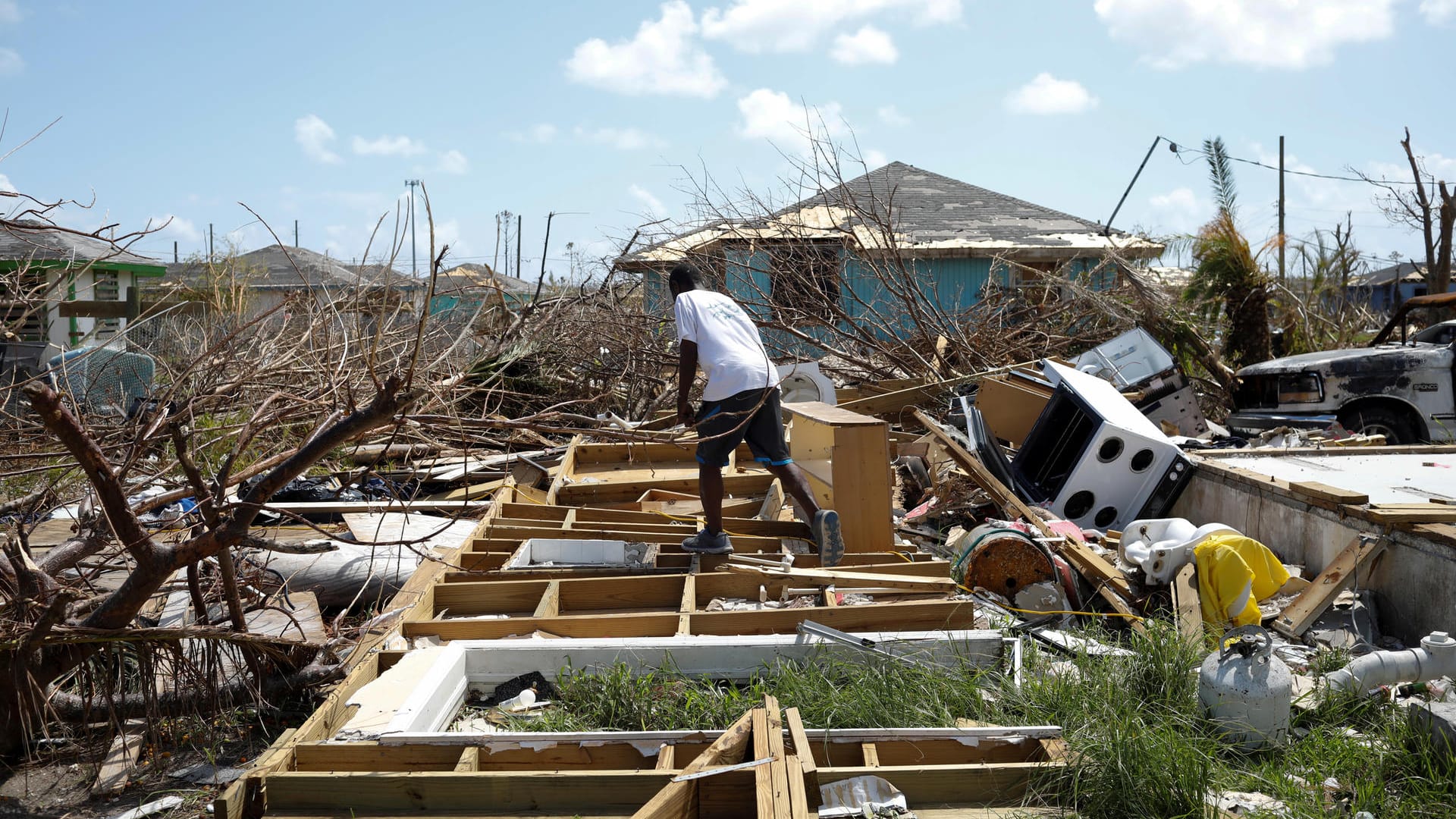 Zerstörung auf den Bahamas nach Hurrikan "Dorian": Noch immer werden rund 2.500 Menschen vermisst. Zerstörung auf den Bahamas nach Hurrikan "Dorian": Noch immer werden rund 2.500 Menschen vermisst.