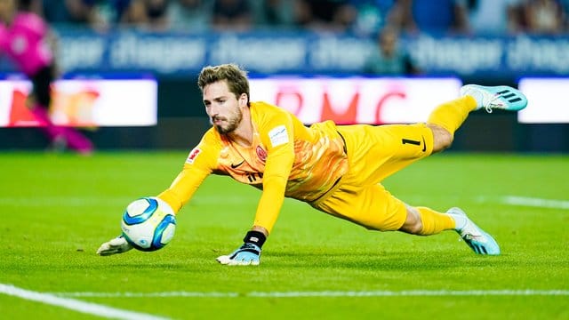 Kevin Trapp sieht Eintracht Frankfurt verbessert.