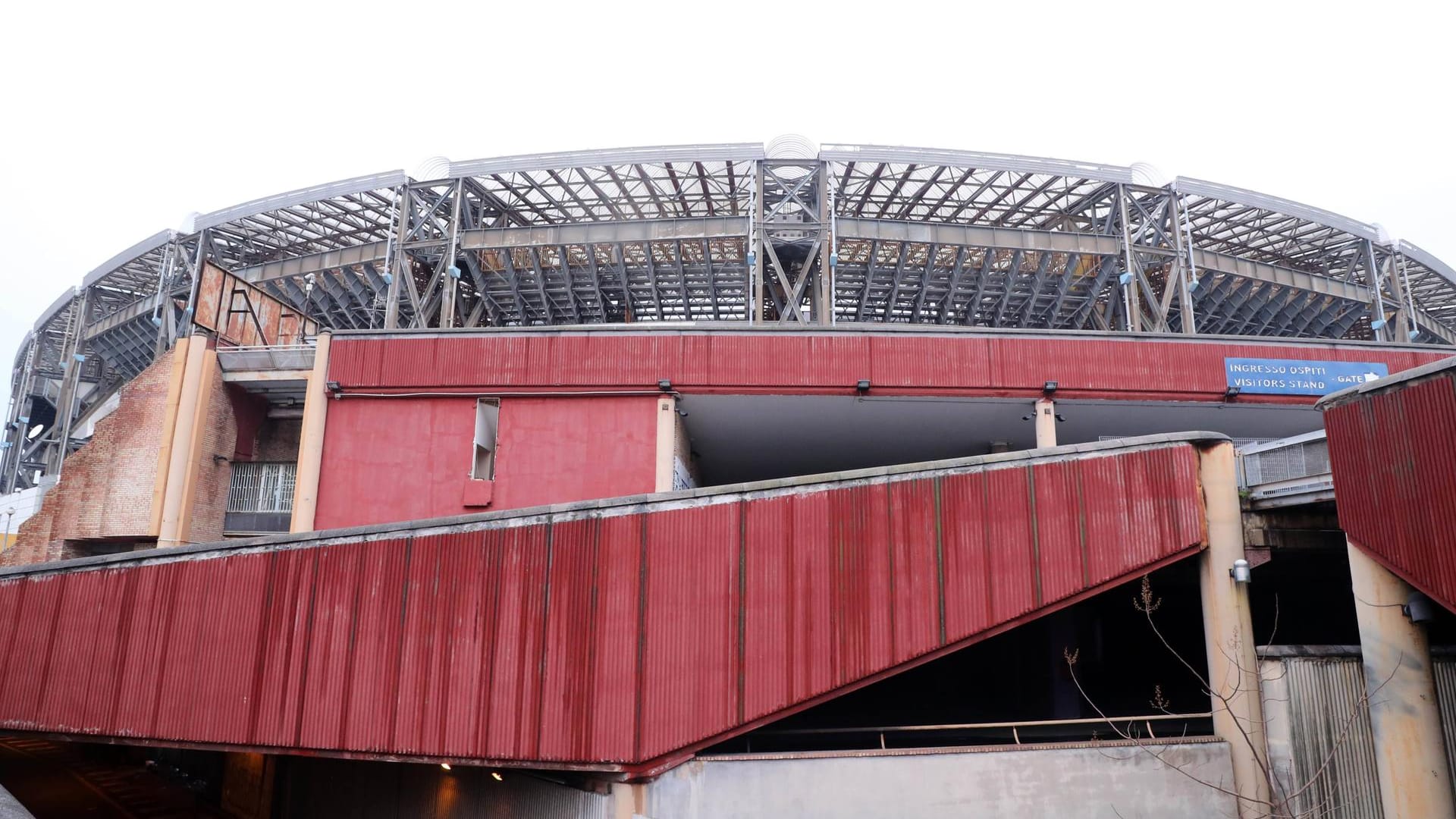 Die Außenansicht: Das Stadion San Paolo in Neapel.