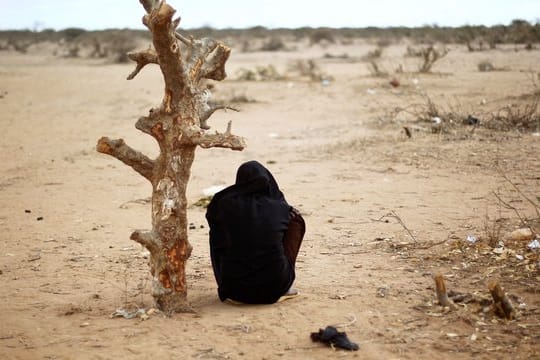 Eine schwangere Frau aus Somalia in der Nähe eines UNHCR Flüchtlingslagers in Kenia.