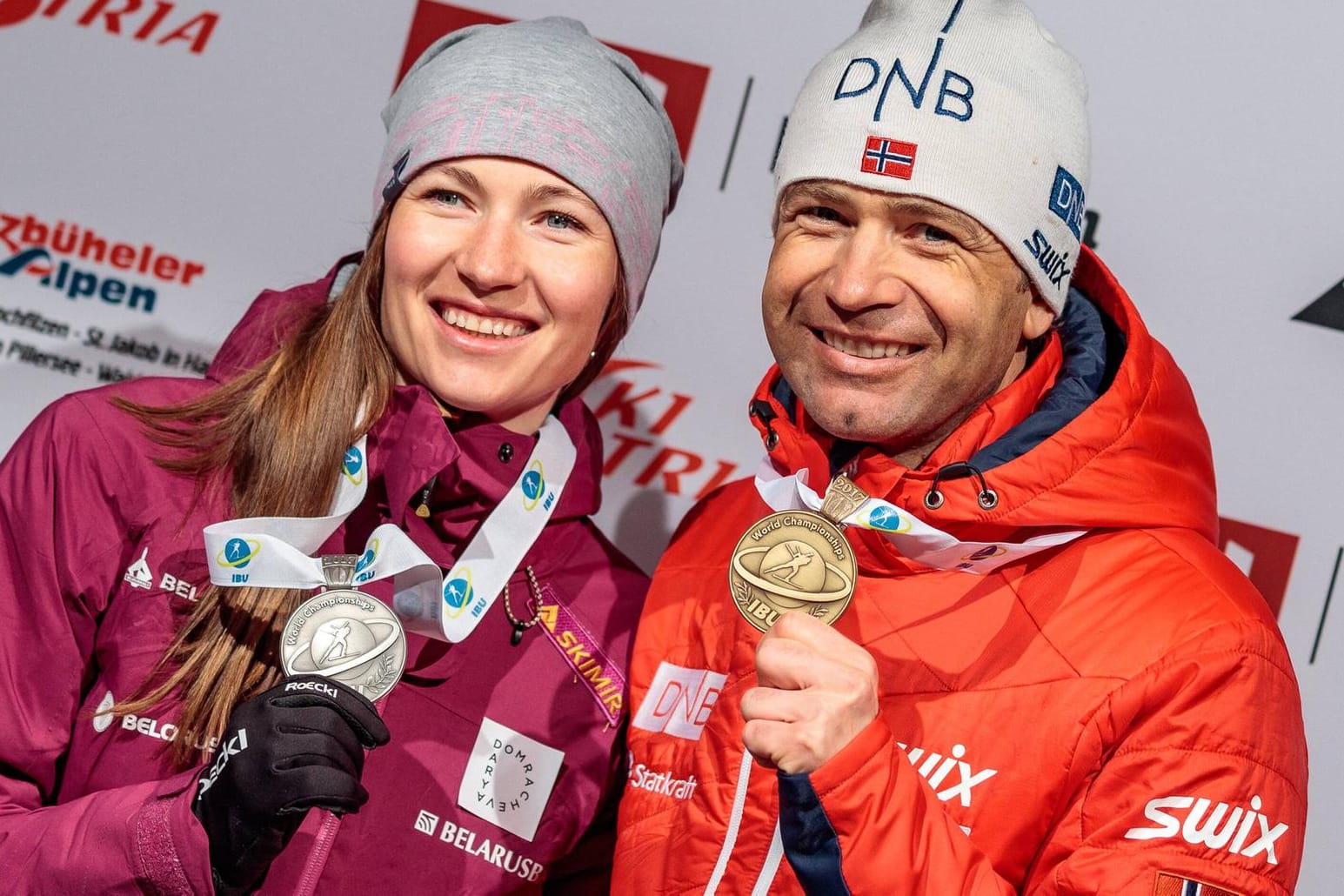 Darja Domratschewa und Ole Einer Björndalen: Bei der WM 2017 in Hochfilzen noch Medaillengewinner, nun als Trainer in China unterwegs.