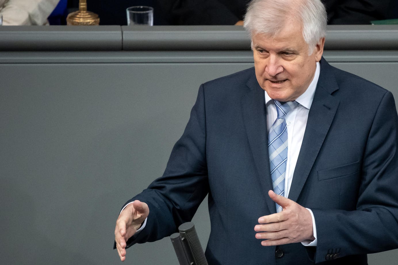 Horst Seehofer: Der Bundesinnenminister ist mit der Entwicklung der Asylbewerber-Zahlen zufrieden. Sie seien deutlich zurückgegangen.