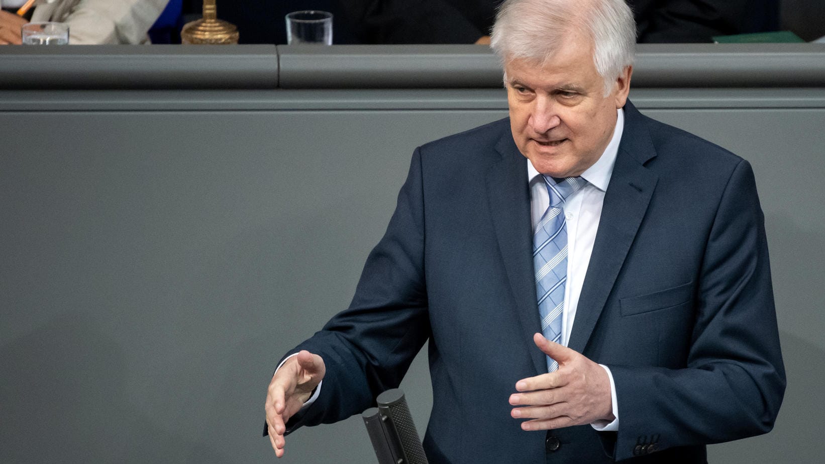 Horst Seehofer: Der Bundesinnenminister ist mit der Entwicklung der Asylbewerber-Zahlen zufrieden. Sie seien deutlich zurückgegangen.