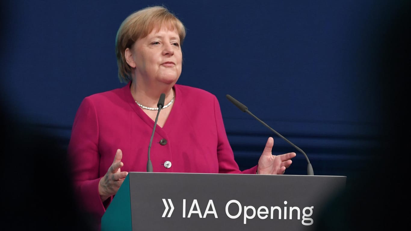 Angela Merkel (CDU): Die Bundeskanzlerin spricht bei der Eröffnungsveranstaltung der IAA.