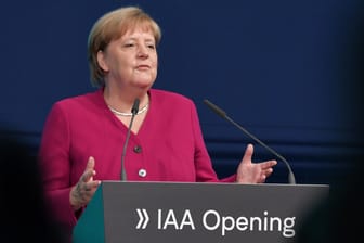 Angela Merkel (CDU): Die Bundeskanzlerin spricht bei der Eröffnungsveranstaltung der IAA.
