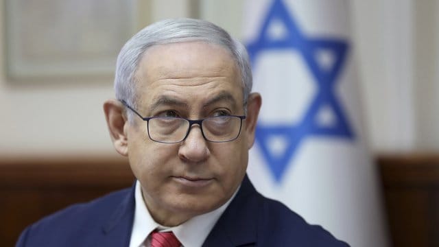 Kurz vor der israelischen Parlamentswahl hat Facebook den Chatbot auf dem Profil von Ministerpräsident Benjamin Netanjahu zeitweise blockiert. Kurz vor der israelischen Parlamentswahl hat Facebook den Chatbot auf dem Profil von Ministerpräsident Benjamin Netanjahu zeitweise blockiert.