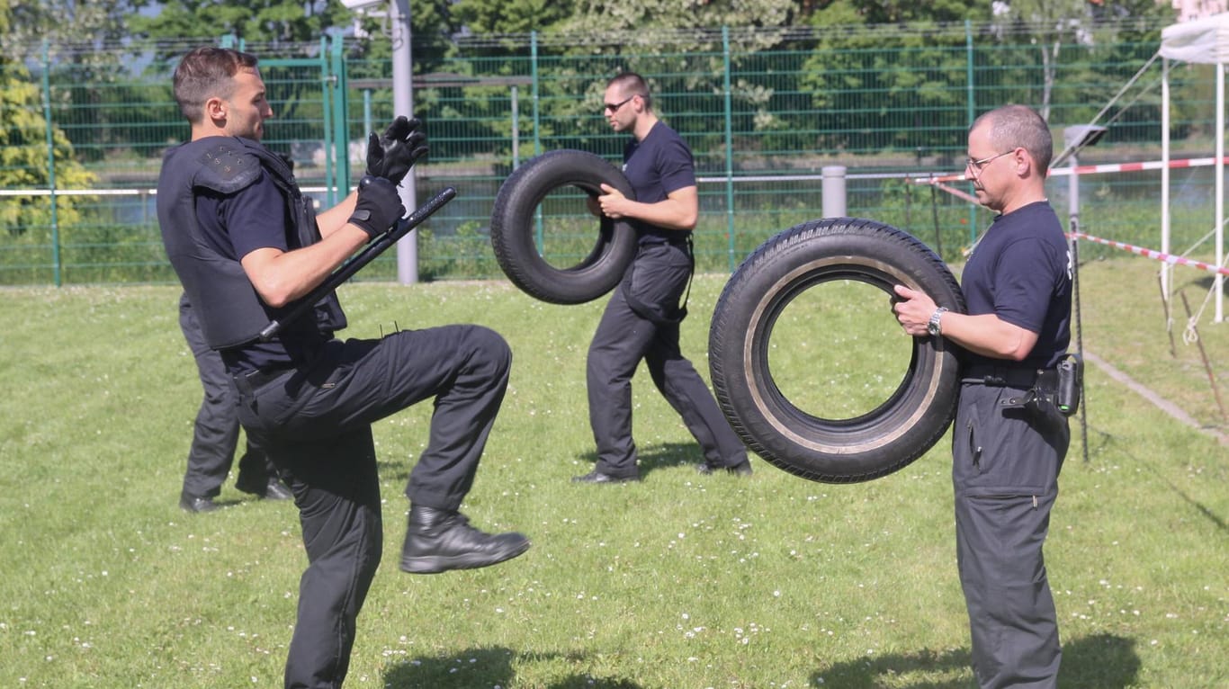 Bundespolizisten beim Training: In Essen können Interessierte am Freitag erstmals an Live-Workouts der Bundespolizei teilnehmen.