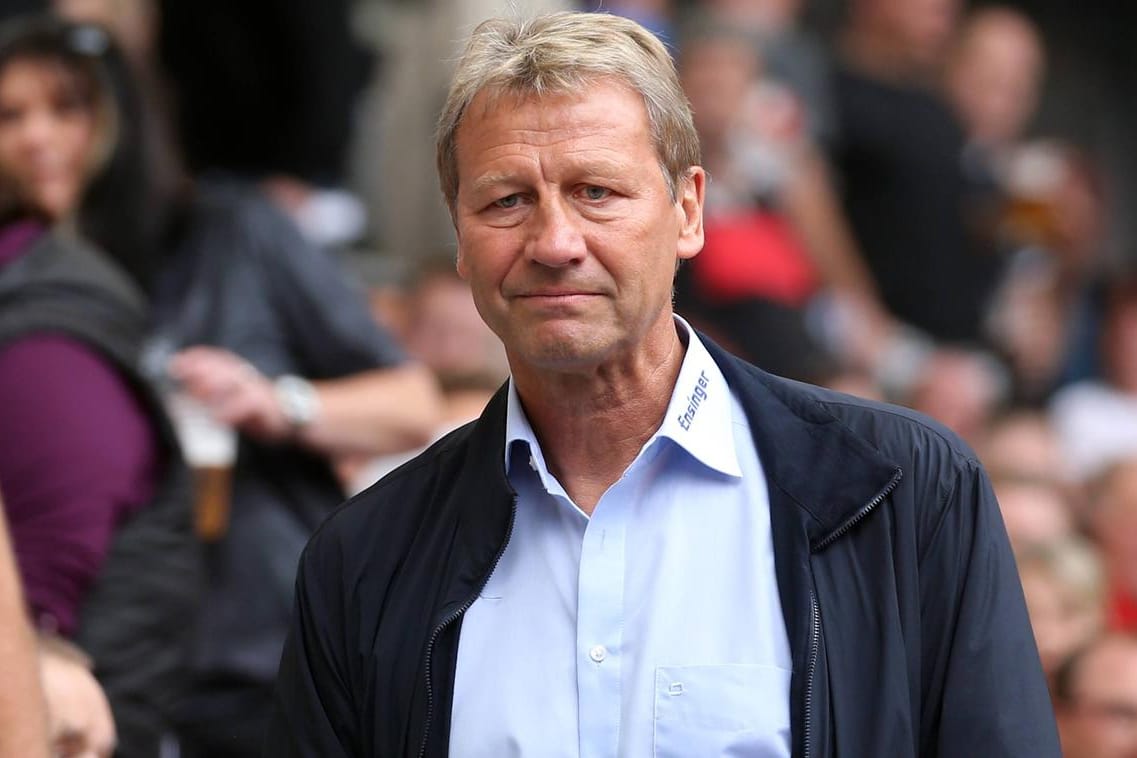 Guido Buchwald: Der Weltmeister will seinem Ex-Klub Stuttgart in einer schwierigen Situation helfen.