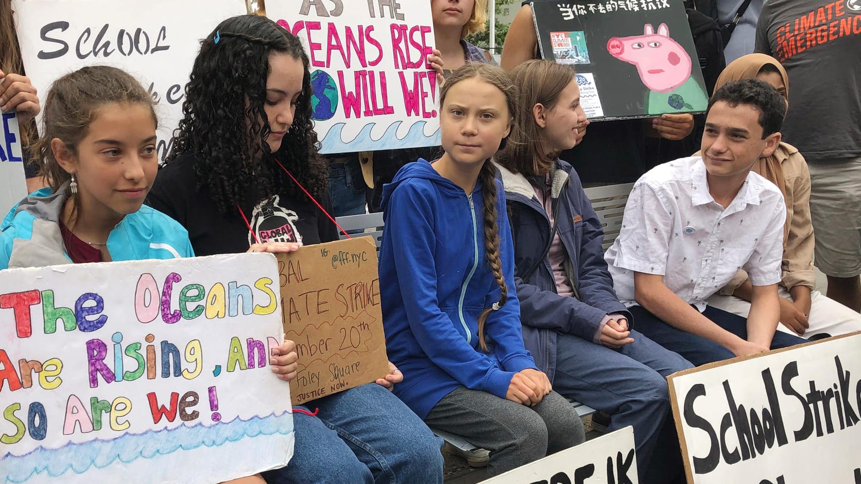 Greta Thunberg vor dem Gelände der Vereinten Nationen in New York City: Die Schwedin will in Amerika auf die Bedeutung der Klimakrise aufmerksam machen – nun auch vor dem Weißen Haus in Washington.