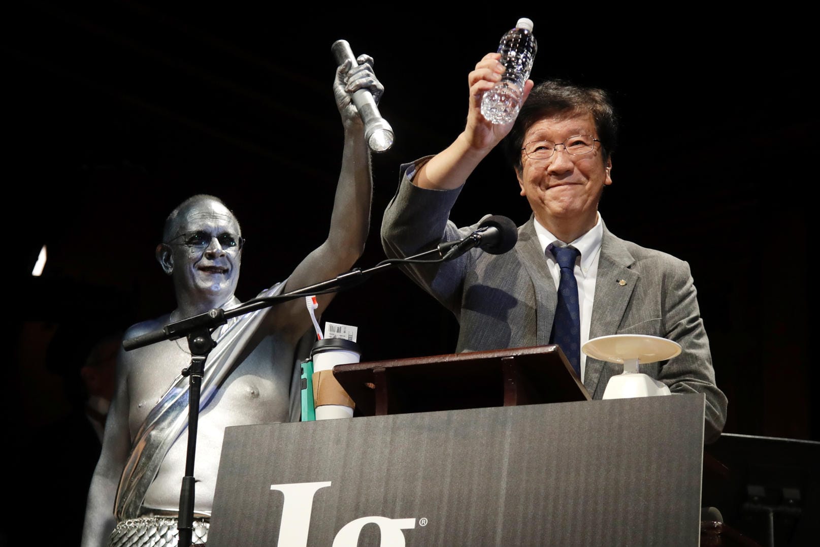 Shigeru Watanabe erhält den Ig-Nobelpreis