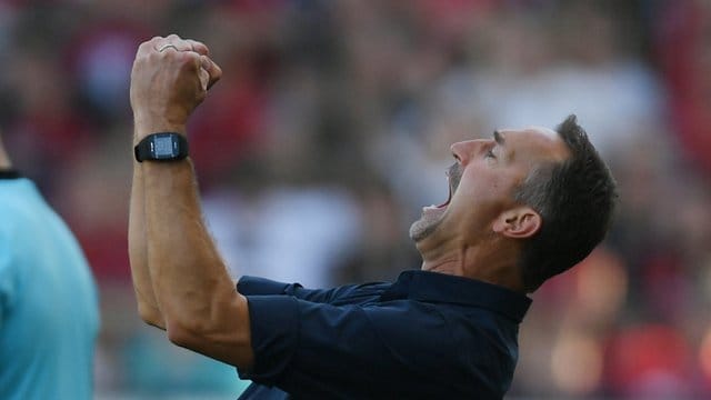 Kölns Trainer Achim Beierlorzer bekommt auch Ratschläge von seiner Frau Steffi. Kölns Trainer Achim Beierlorzer bekommt auch Ratschläge von seiner Frau Steffi.