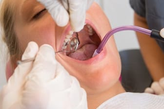 Ein Zahnarzt, der eine als Praxisklinik führt, muss auch stationäre Behandlungen anbieten.