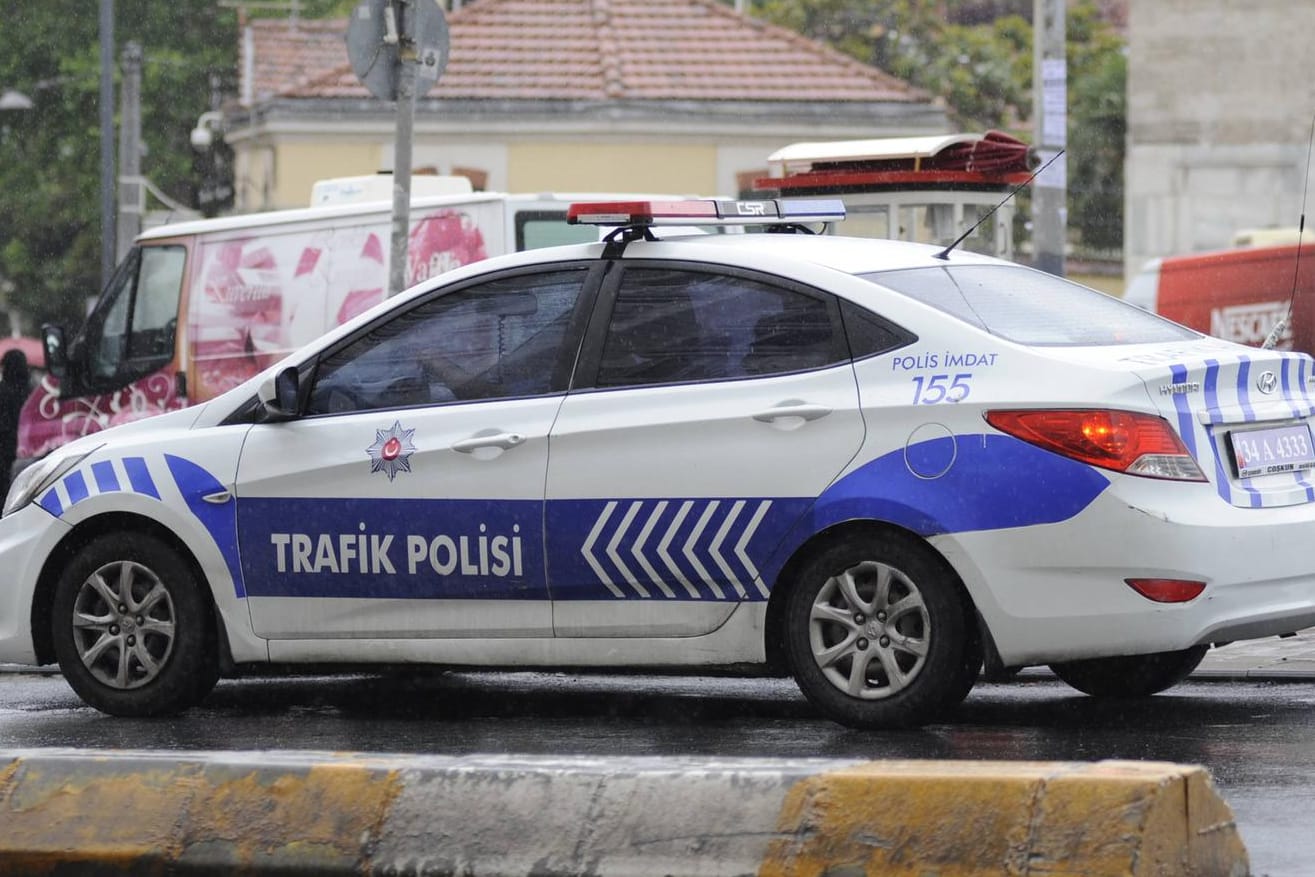 Ein Streifenwagen in Istanbul